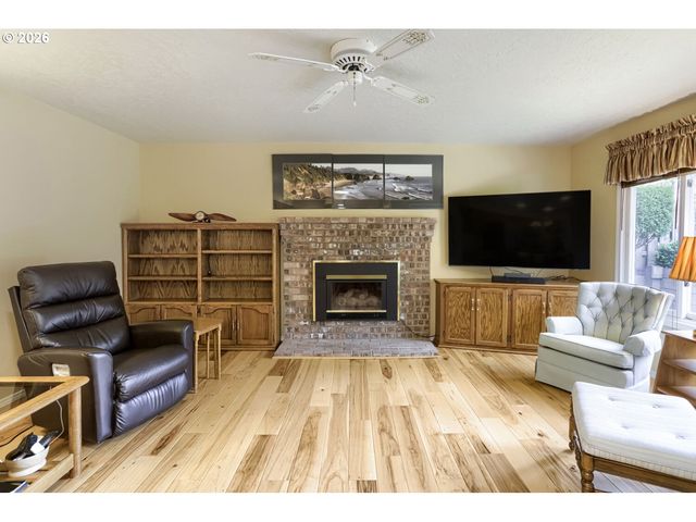 5834 Nw NECANICUM Way, Portland, OR 97229