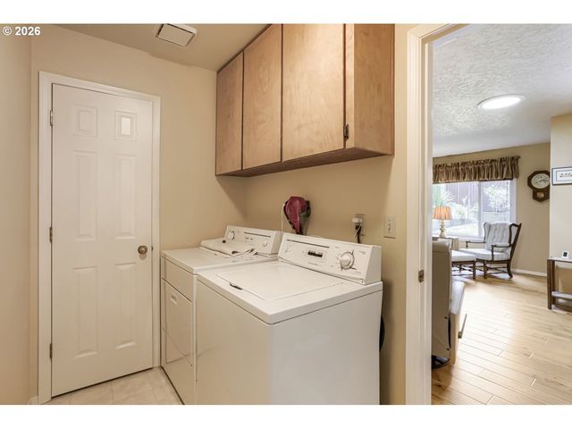 5834 Nw NECANICUM Way, Portland, OR 97229