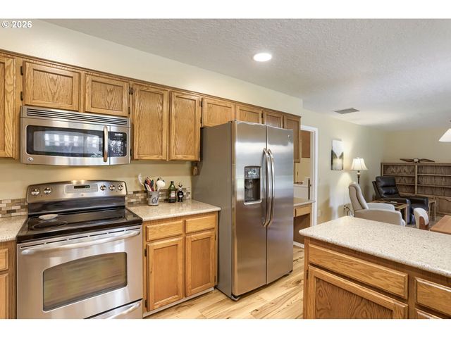 5834 Nw NECANICUM Way, Portland, OR 97229