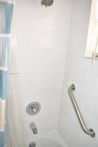 9800 Sunrise Lakes Blvd 208, Sunrise, FL 33322