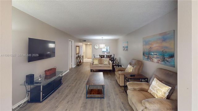 9800 Sunrise Lakes Blvd 208, Sunrise, FL 33322