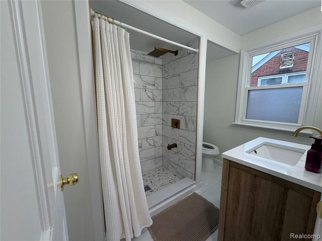 7001 Mayburn Street, Dearborn Heights, MI 48127