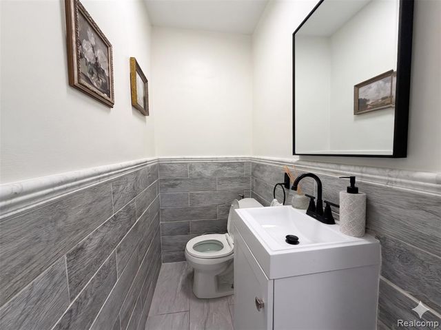 7001 Mayburn Street, Dearborn Heights, MI 48127