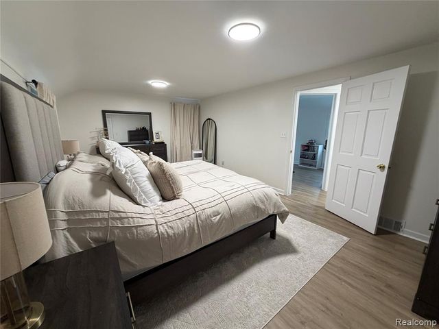 7001 Mayburn Street, Dearborn Heights, MI 48127