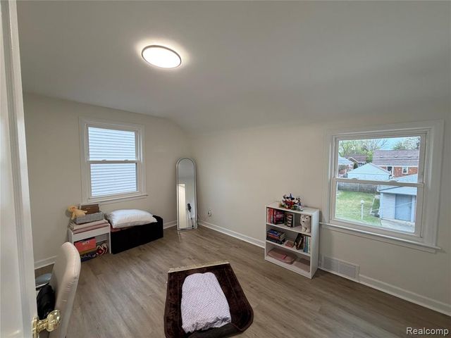 7001 Mayburn Street, Dearborn Heights, MI 48127