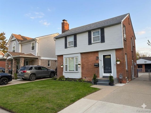 7001 Mayburn Street, Dearborn Heights, MI 48127