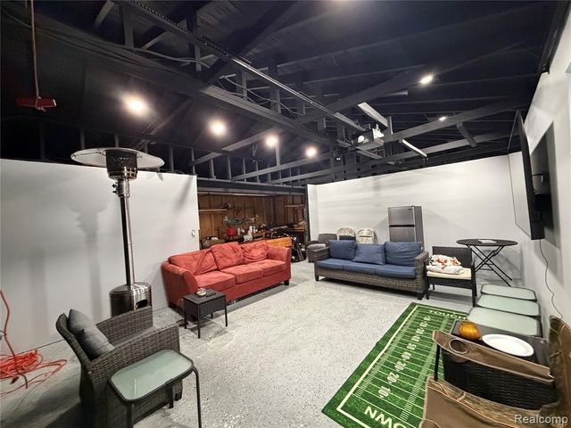 7001 Mayburn Street, Dearborn Heights, MI 48127