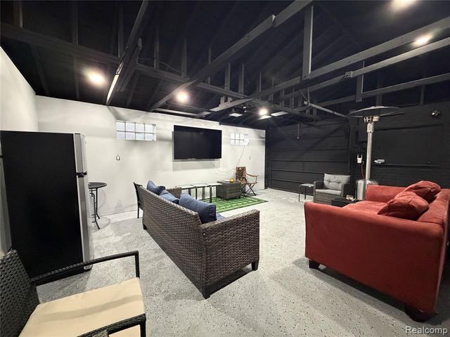 7001 Mayburn Street, Dearborn Heights, MI 48127