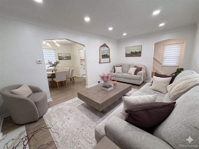 7001 Mayburn Street, Dearborn Heights, MI 48127