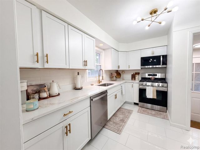 7001 Mayburn Street, Dearborn Heights, MI 48127