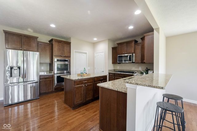 13086 Avon Cross Way, Fishers, IN 46037