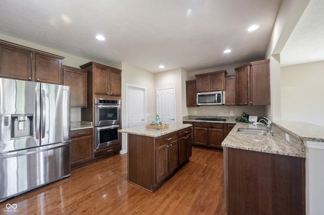 13086 Avon Cross Way, Fishers, IN 46037