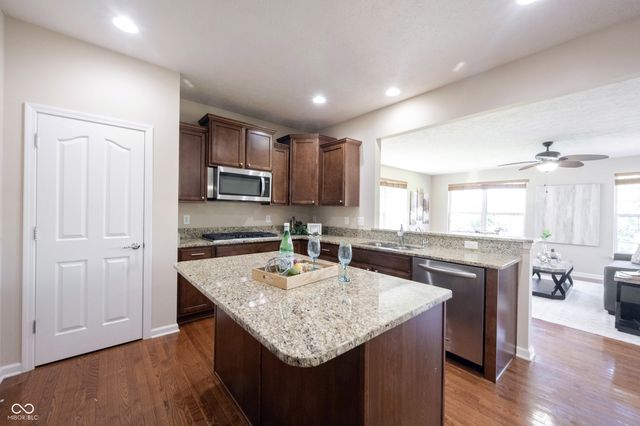 13086 Avon Cross Way, Fishers, IN 46037