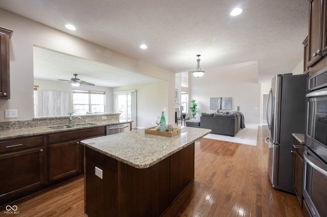 13086 Avon Cross Way, Fishers, IN 46037