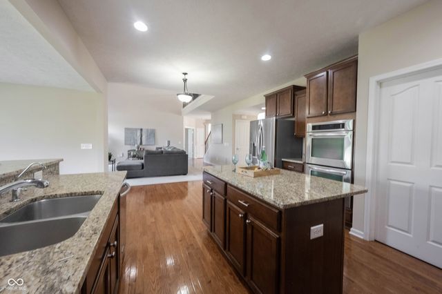 13086 Avon Cross Way, Fishers, IN 46037