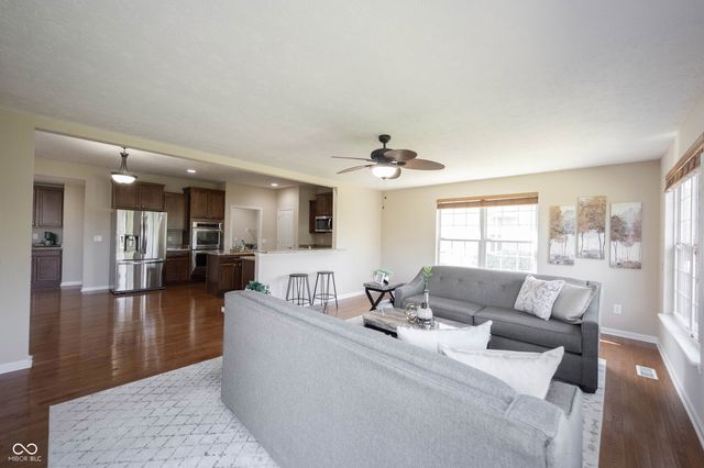 13086 Avon Cross Way, Fishers, IN 46037