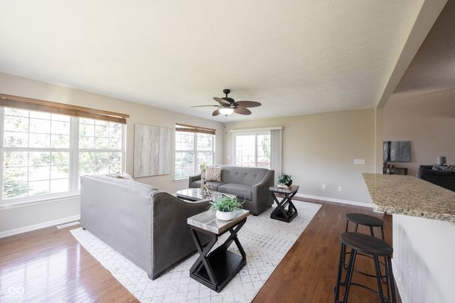 13086 Avon Cross Way, Fishers, IN 46037