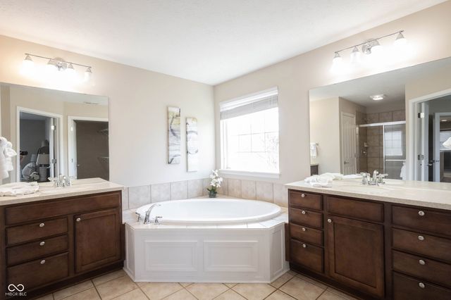 13086 Avon Cross Way, Fishers, IN 46037