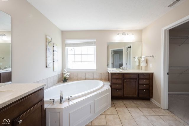 13086 Avon Cross Way, Fishers, IN 46037