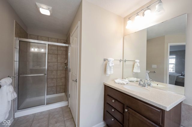 13086 Avon Cross Way, Fishers, IN 46037