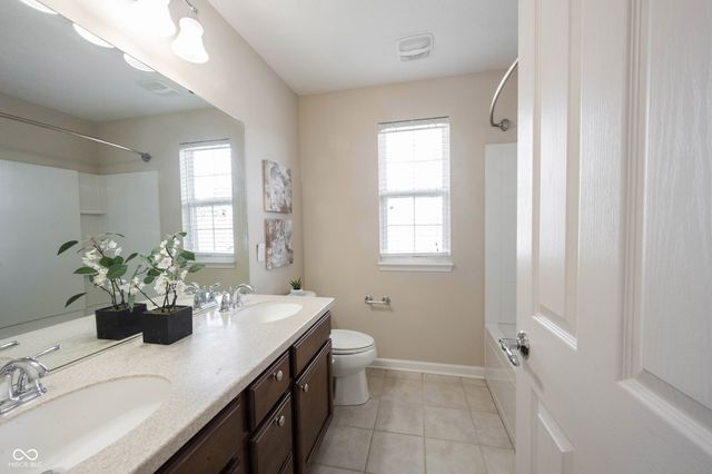 13086 Avon Cross Way, Fishers, IN 46037