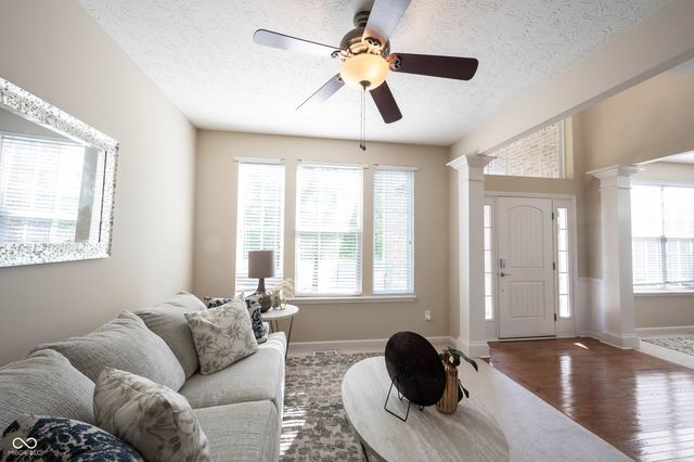 13086 Avon Cross Way, Fishers, IN 46037