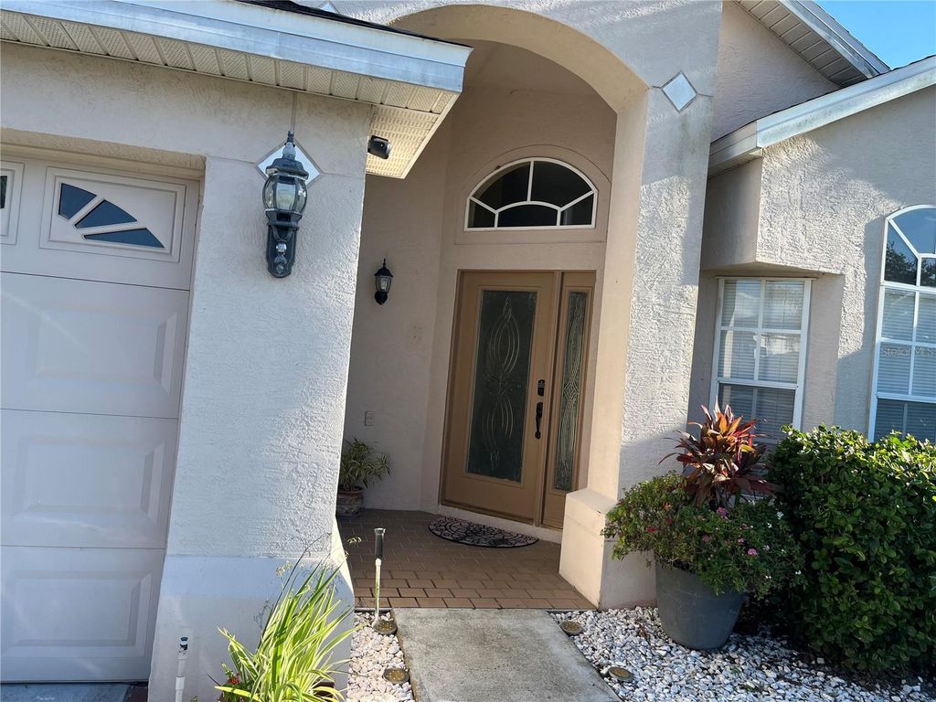 Image 5 of property listing at 2701 CRANE TRACE CIRCLE, Orlando, FL 32837