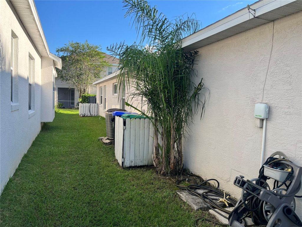 Image 6 of property listing at 2701 CRANE TRACE CIRCLE, Orlando, FL 32837