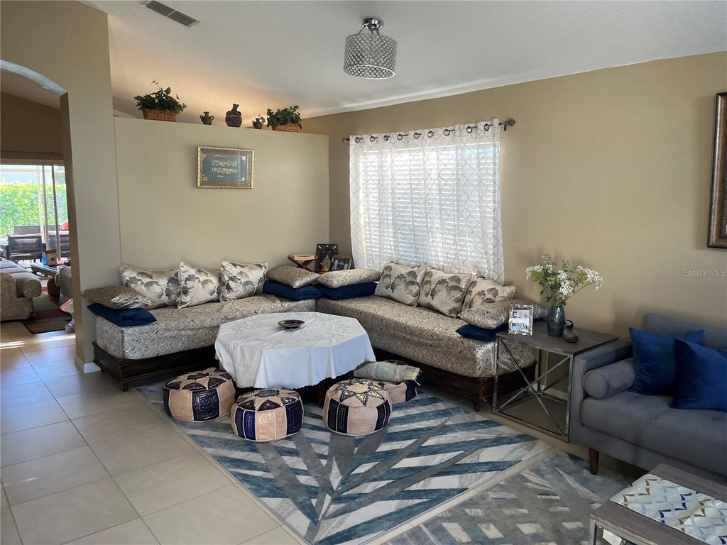 Image 8 of property listing at 2701 CRANE TRACE CIRCLE, Orlando, FL 32837