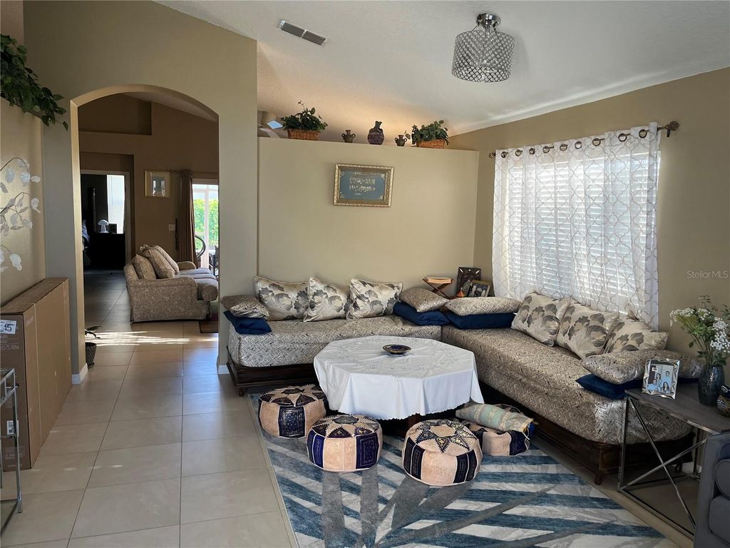 Image 9 of property listing at 2701 CRANE TRACE CIRCLE, Orlando, FL 32837