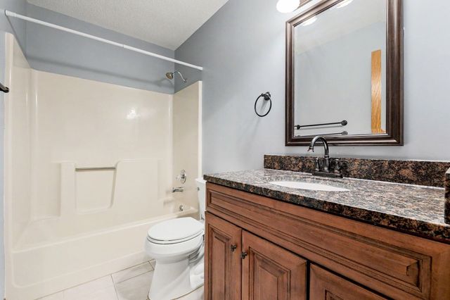 10825 W Rolling Hills, Wichita, KS 67212