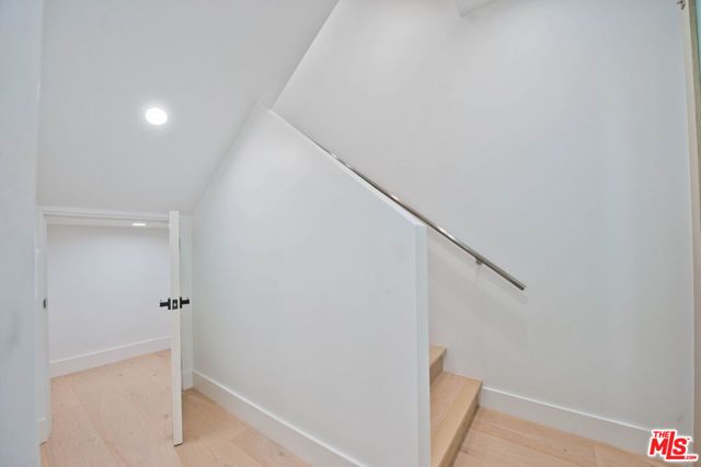 5130 Medina Road, Woodland Hills (los Angeles), CA 91364