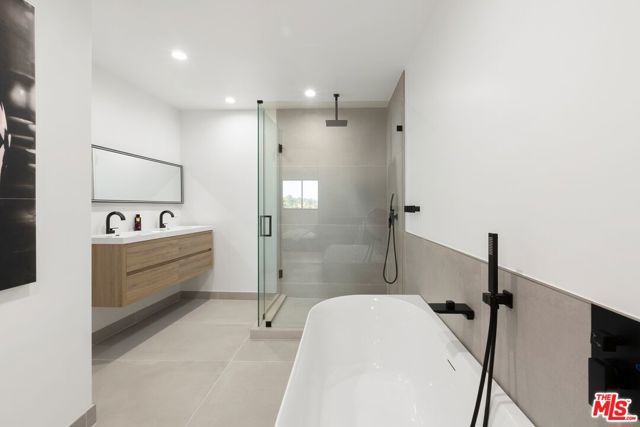 5130 Medina Road, Woodland Hills (los Angeles), CA 91364