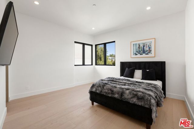 5130 Medina Road, Woodland Hills (los Angeles), CA 91364