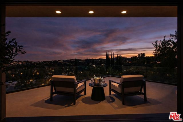 5130 Medina Road, Woodland Hills (los Angeles), CA 91364