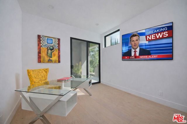 5130 Medina Road, Woodland Hills (los Angeles), CA 91364