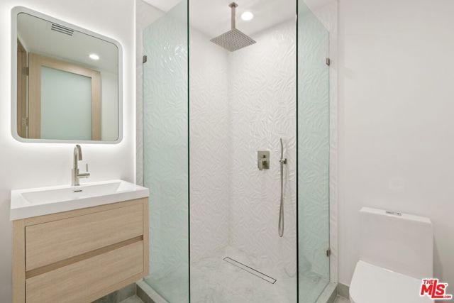 5130 Medina Road, Woodland Hills (los Angeles), CA 91364