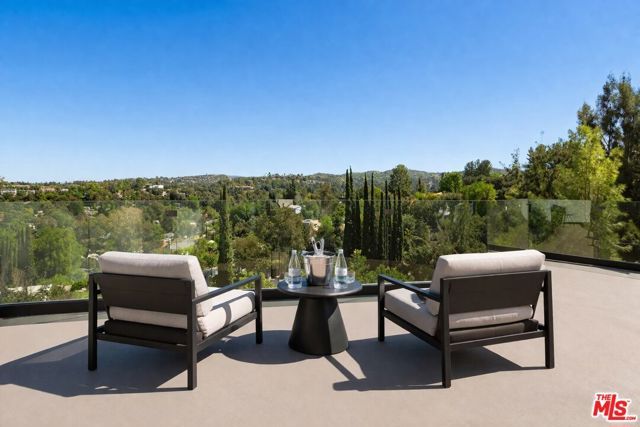 5130 Medina Road, Woodland Hills (los Angeles), CA 91364