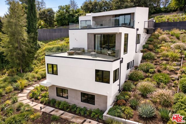 5130 Medina Road, Woodland Hills (los Angeles), CA 91364