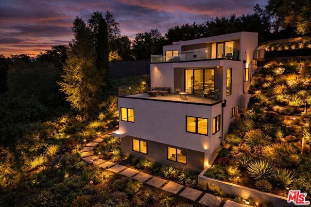 5130 Medina Road, Woodland Hills (los Angeles), CA 91364