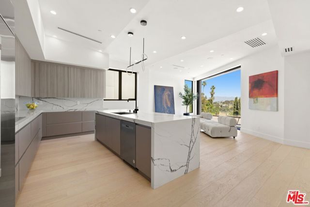 5130 Medina Road, Woodland Hills (los Angeles), CA 91364