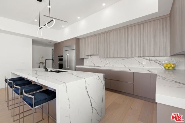 5130 Medina Road, Woodland Hills (los Angeles), CA 91364