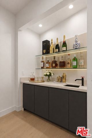 5130 Medina Road, Woodland Hills (los Angeles), CA 91364