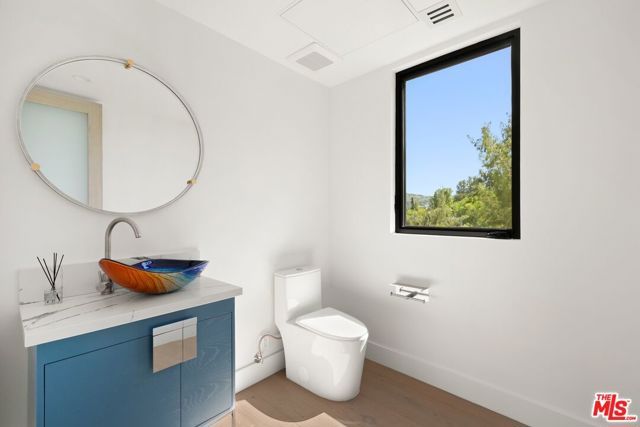 5130 Medina Road, Woodland Hills (los Angeles), CA 91364