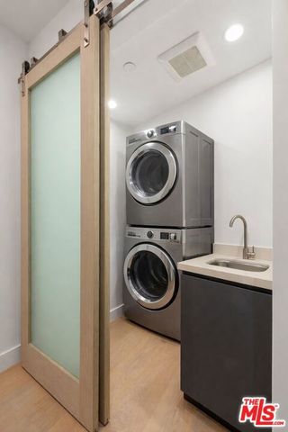 5130 Medina Road, Woodland Hills (los Angeles), CA 91364