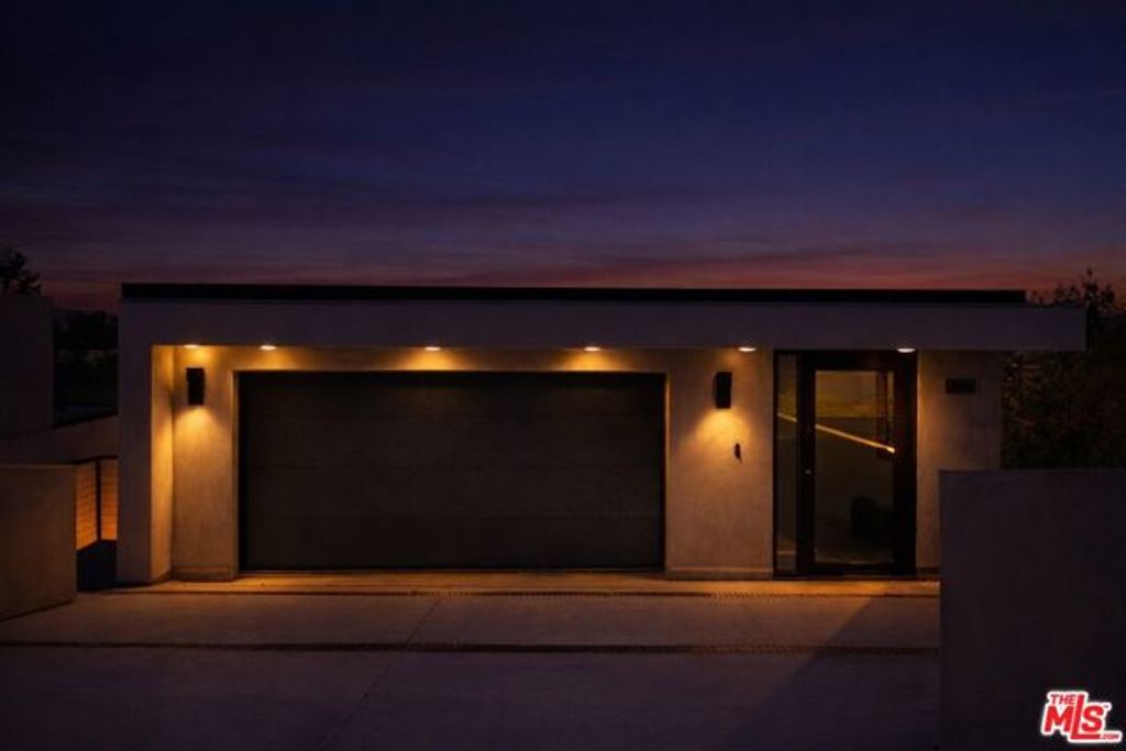 5130 Medina Road, Woodland Hills (los Angeles), CA 91364