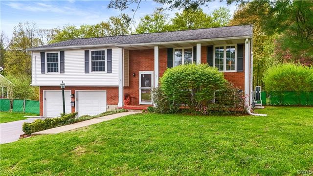 2 Laurelwood Road, New Hartford, NY 13413