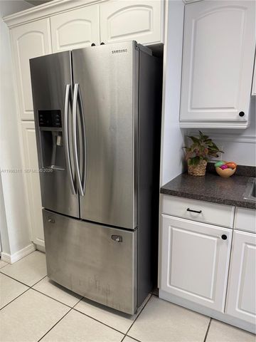 1461 NW 113th Ave, Pembroke Pines, FL 33026