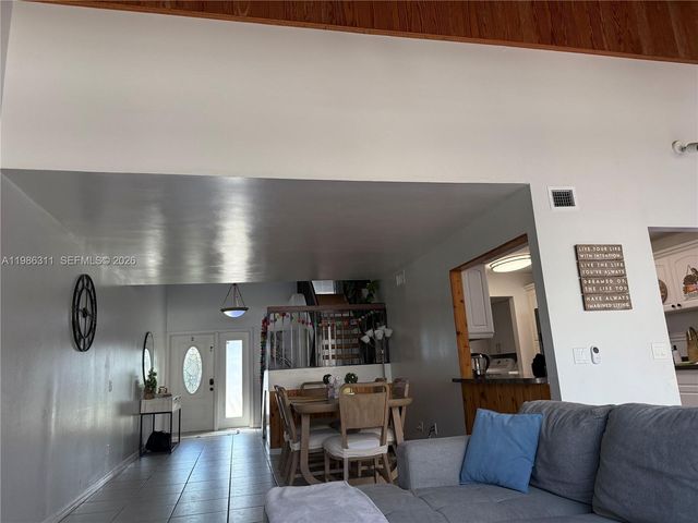 1461 NW 113th Ave, Pembroke Pines, FL 33026