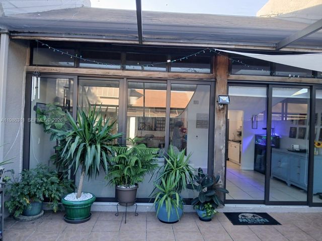 1461 NW 113th Ave, Pembroke Pines, FL 33026